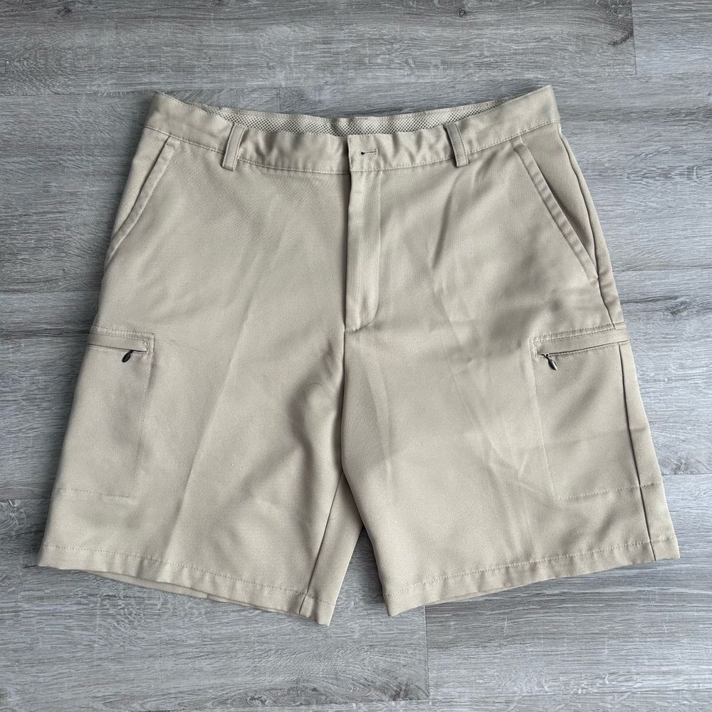 IZOD Men's Tan golf Shorts size 36